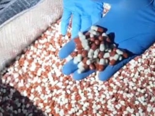 Mersin'de yüz binlerce uyuşturucu hap ele geçirildi
