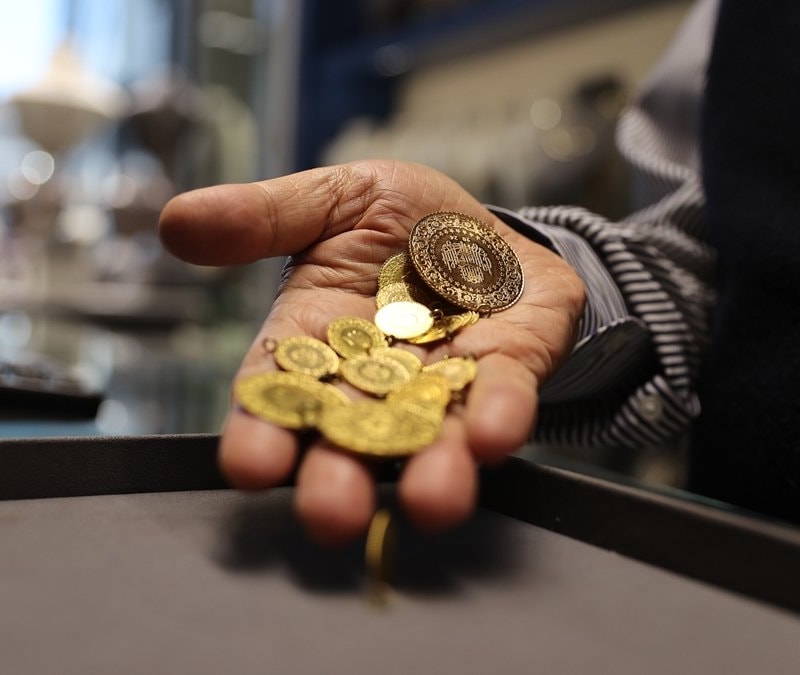 Altın fiyatları düşüşte: Ons ve gram altında son durum