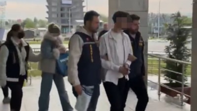 Kütahya’da kuyumcuyu düşük ayarlı altınla dolandıran 4 şüpheli yakalandı