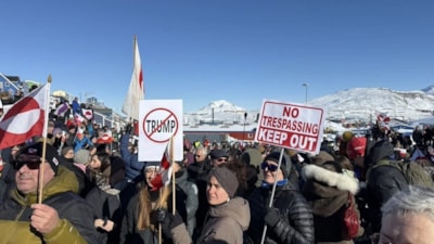 Grönland'da ABD konsolosluğu önünde protesto