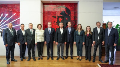 Özgür Özel, CHP'li büyükşehir belediye başkanlarıyla görüştü