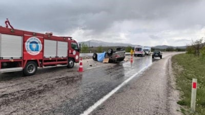 Antalya'da otomobil, yağışlı yolda takla attı: 2 ölü 2 yaralı