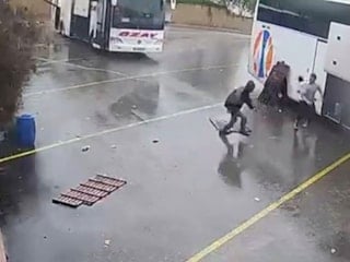 Ordu’da otobüs perondan çıktı, saniyeler sonra toprak kayması oldu