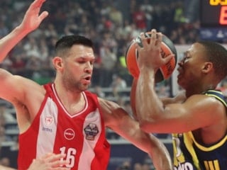 Fenerbahçe, Olympiakos'a mağlup oldu