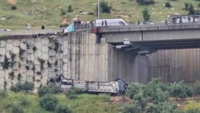 Gaziantep'te viyadükten düşen tırda 3 kişi hayatını kaybetti