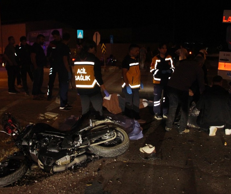Antalya’da çöp kamyonuyla çarpışan motosikletteki iki kişi öldü