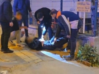 Kütahya'da iki genç sokak ortasında bıçaklandı