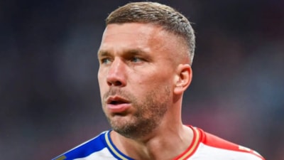 Lukas Podolski, futbol hayatını noktaladığını açıkladı