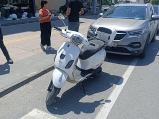 Antalya'da yayalara yol veren otomobile motosiklet çarptı