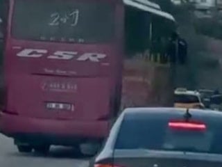 Hatay'da yolcu otobüsü manevra yaparak ilerledi