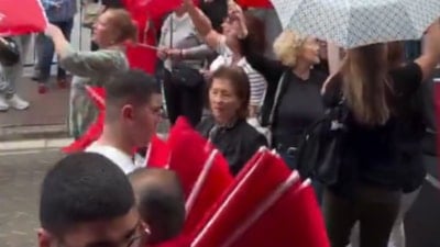 CHP İzmir İl Başkanlığı'nda miting: Katılımın azlığı dikkat çekti