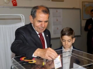 Seçime tek aday girmişti: Dursun Özbek oyunu kullandı