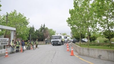 İBB, mezarlık temizliği yapmaya çalışan Esenyurt Belediyesi’ni engelledi