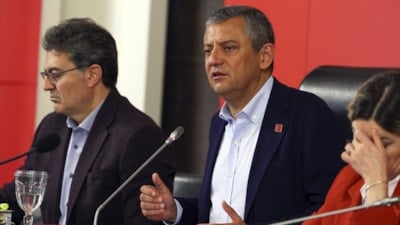 Özgür Özel, görevleri düşen CHP Parti Meclisi üyeleriyle toplantı yaptı