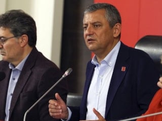 Özgür Özel, görevleri düşen CHP Parti Meclisi üyeleriyle toplantı yaptı