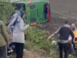 Çanakkale'de otobüs devrildi: Çok sayıda yaralı var