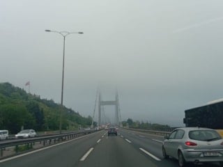 İstanbul'da yağmur ve sis etkili oluyor