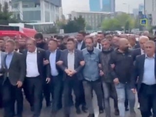 Kemal Kılıçdaroğlu destekçileri CHP Genel Merkezi'ne yürüdü