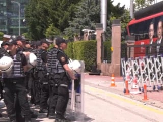 Polis tahliye için CHP Genel Merkezi'nde