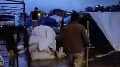 Adana’da sağanak, hayatı olumsuz etkiledi