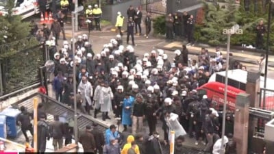 CHP Genel Merkezi'nde tansiyon yükseldi: Polis müdahale ediyor