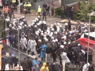 CHP Genel Merkezi'nde tansiyon yükseldi: Polis müdahale ediyor