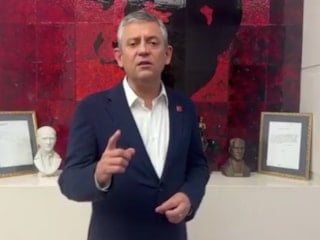 Polis CHP Genel Merkez'e girdi, Özel açıklama yaptı: Buradan çıkmayacağız