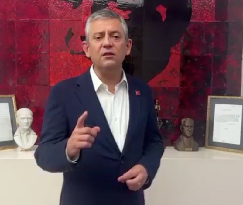 Özgür Özel CHP Genel Merkezi'nden ayrıldı
