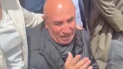 CHP Genel Merkezi, Mahmut Tanal'ın gözyaşlarıyla ıslandı: Partililer balkondan izledi
