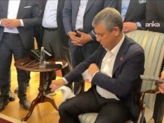 Özgür Özel, mutlak butlan karar tebligatını yırttı