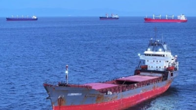 İran: Son 24 saatte 33 gemi Hürmüz Boğazı'ndan geçti