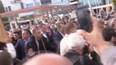 Ali Mahir Başarır, CNN Türk muhabirine saldırdı