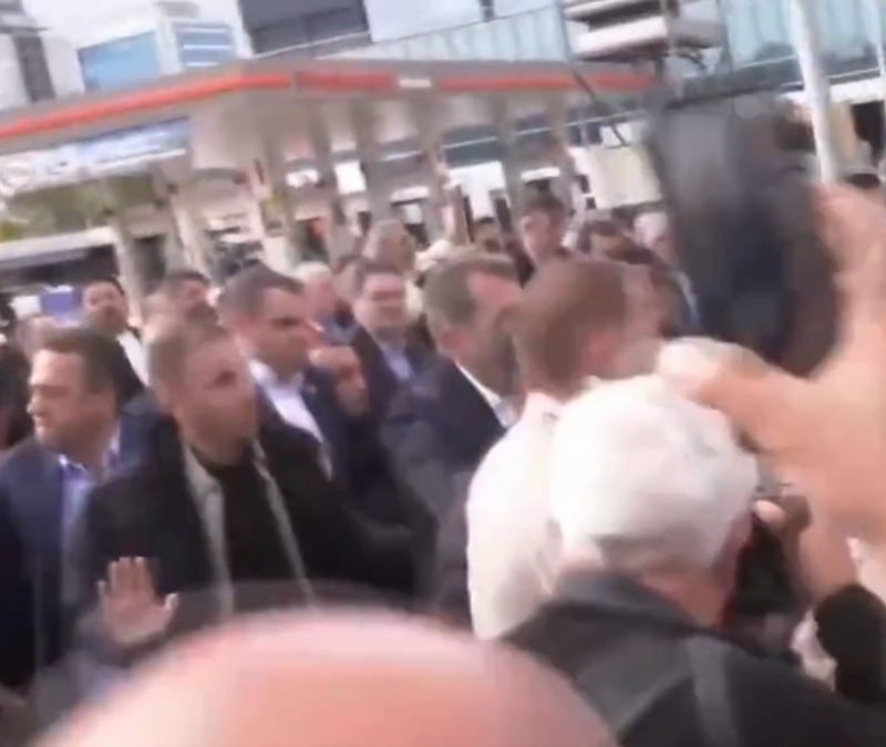 Ali Mahir Başarır, CNN Türk muhabirine saldırdı