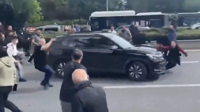 CHP Genel Merkezi önünde araçlı saldırı: Otomobil bir kadını ezdi