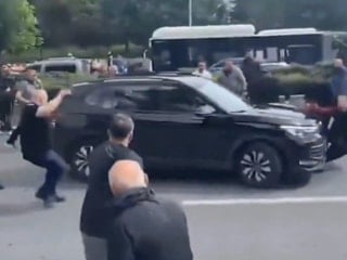 CHP Genel Merkezi önünde araçlı saldırı: Otomobil bir kadını ezdi