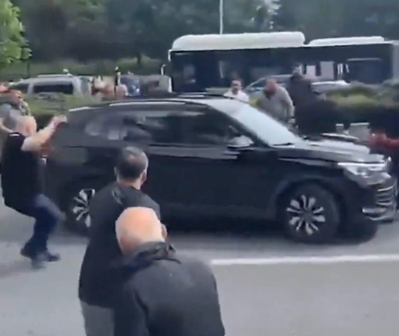 CHP Genel Merkezi önünde araçlı saldırı: Otomobil bir kadını ezdi