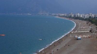 Antalya'da bir günde iki farklı mevsim yaşandı