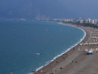 Antalya'da bir günde iki farklı mevsim yaşandı