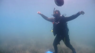 Muğla'da dalgıçlar su altında zeybek oynadı