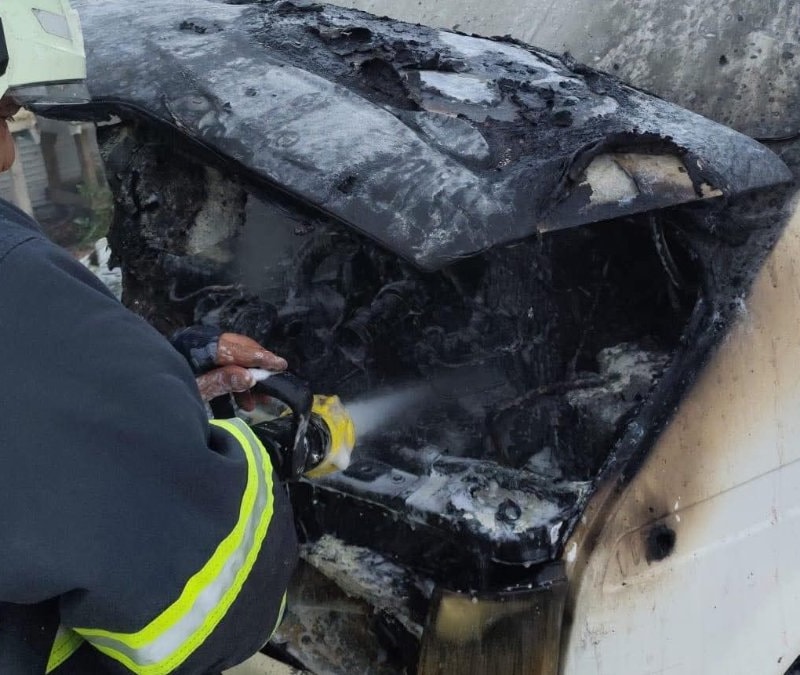 Hatay'da kamyonet küle döndü