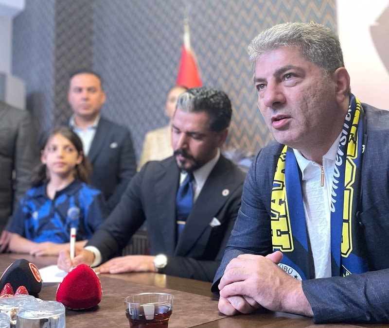 Hakan Safi'den Aziz Yıldırım'a olay gönderme