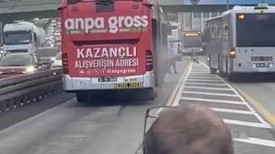 İstanbul’da seyir halindeki metrobüste yangın çıktı