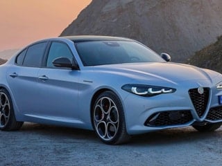 Alfa Romeo, yeni Giulia ve Stelvio modellerini erteledi