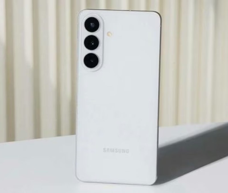Samsung'un uygun fiyatlı iki telefonu One UI 8.5 güncellemesi aldı