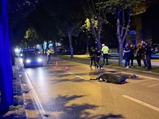 Bursa'da motosikletle refüje çarpıp savrulan sürücü öldü