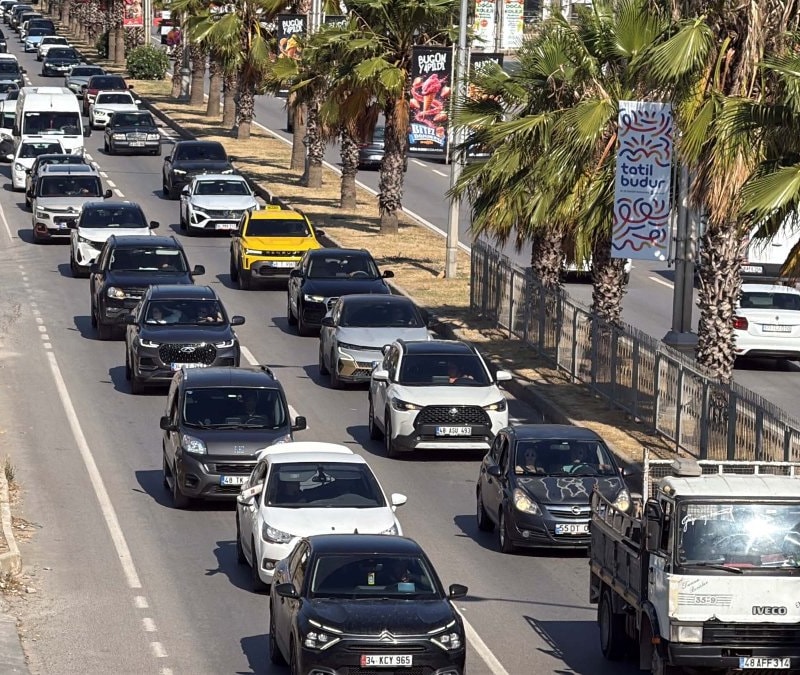 Kurban Bayramı öncesi Bodrum'a tatilci akını: 3 günde 67 bin araç girdi