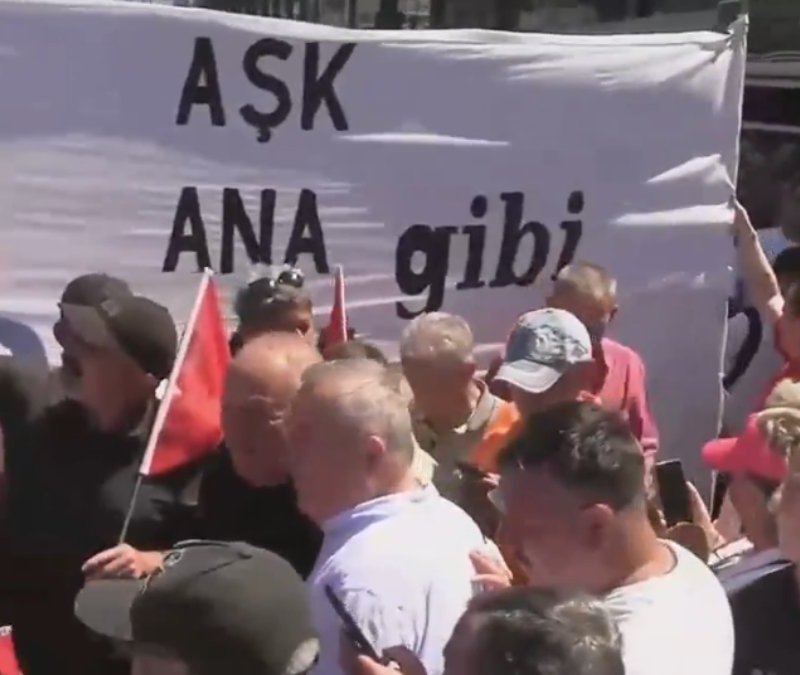 İzmir'de Cemal Enginyurt'la dalga geçildi: En büyük devrimci geldi