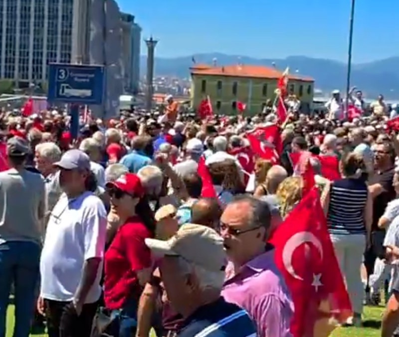 Özgür Özel'in mutlak butlan sonrası ilk mitingi: 'Hain Kemal' sloganları atıldı
