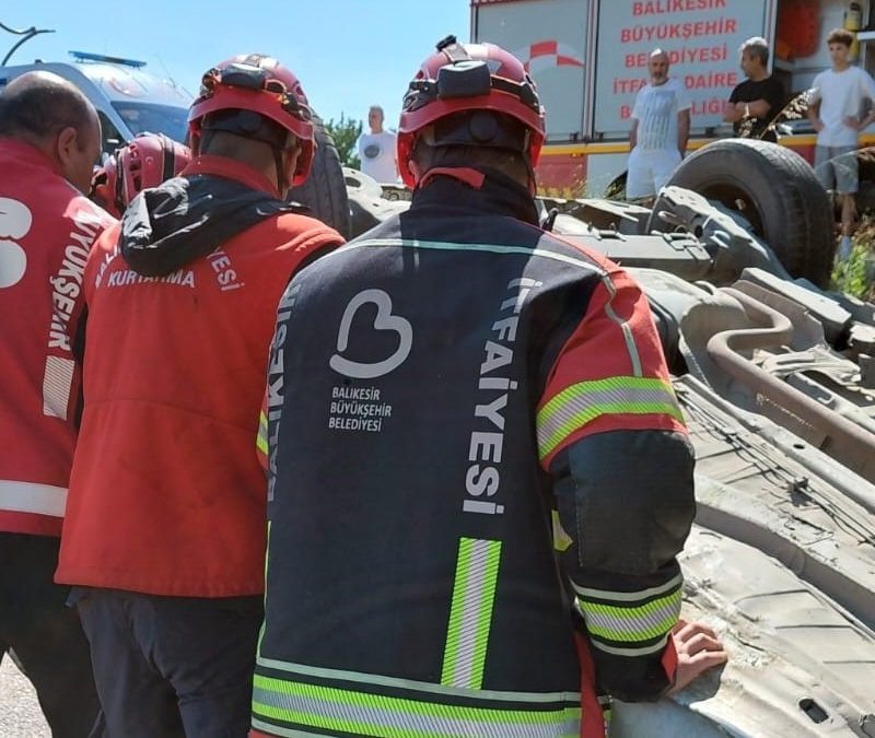 Balıkesir'de trafik kazası : 1 ölü, 3 yaralı