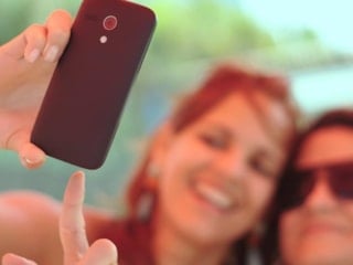 Selfie çekerken parmaklarınızı saklayın: Sebebine çok şaşıracaksınız